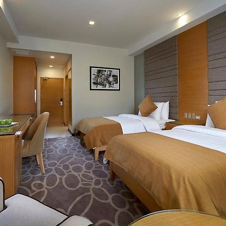 Berjaya Makati Hotel Makati City Zewnętrze zdjęcie