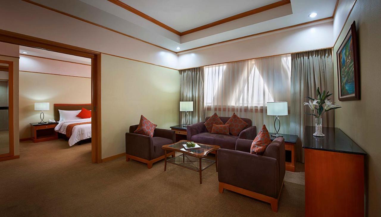 Berjaya Makati Hotel Makati City Zewnętrze zdjęcie