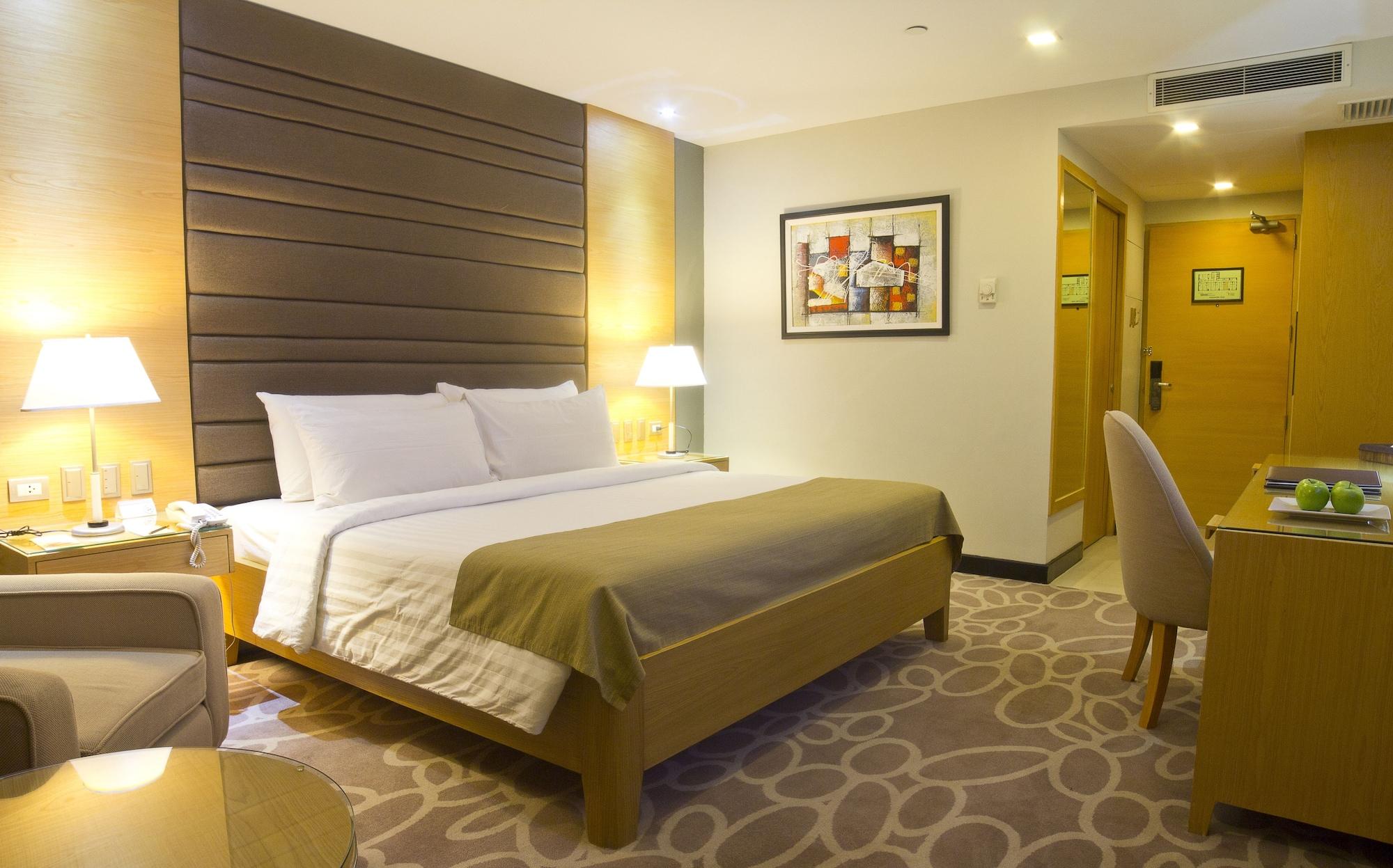 Berjaya Makati Hotel Makati City Zewnętrze zdjęcie